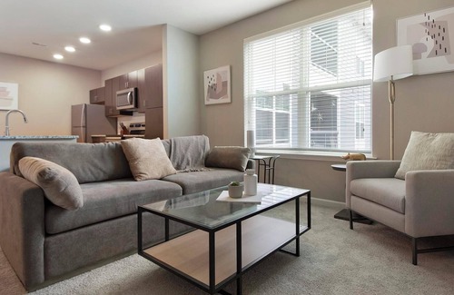 Chesterfield Apartment | Landing | Beautiful 1BD, Gym, Pool