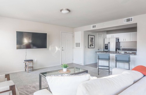 Broken Arrow Apartment | Landing | Chic 1BD, Courtyard, Gym