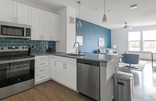MLK Apartment | Landing | Chic 1BD, Courtyard, Gym