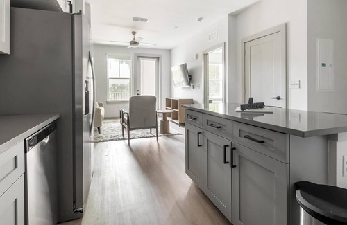 Springfield Apartment | Landing | Chic 1BD, Gym, Courtyard