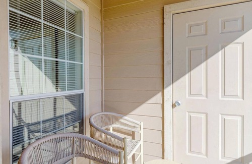 Southbelt/Ellington Apartment | Landing | Chic 1BD, Gym, Game Room