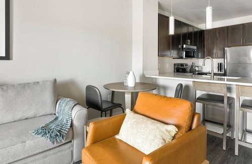 Katy Apartment | Landing | Chic 1BD, Gym, Pool