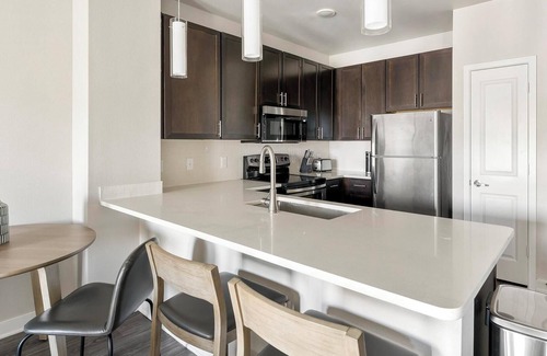 Katy Apartment | Landing | Chic 1BD, Gym, Pool