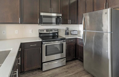 Katy Apartment | Landing | Chic 1BD, Gym, Pool