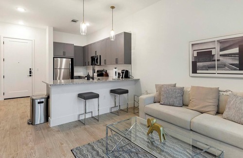 Denton Apartment | Landing | Chic 1BD, Gym