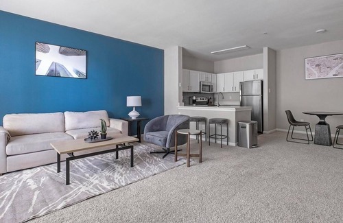 George Bush Park/Eldridge Apartment | Landing | Chic 1BD, Gym