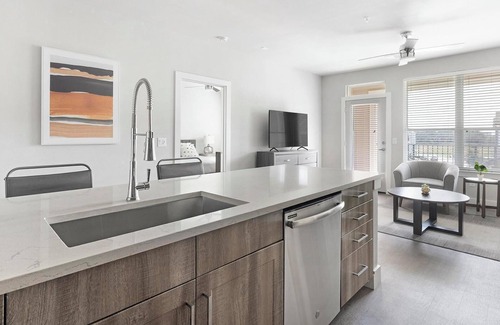 Katy Apartment | Landing | Chic 1BD, Pool, Courtyard