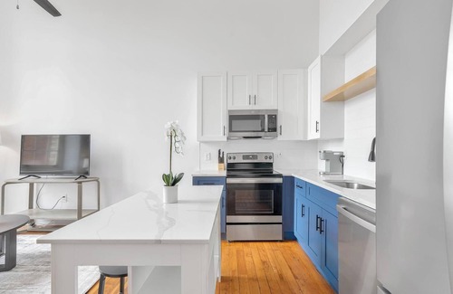 Greenville Apartment | Landing | Chic 1BD, Yoga Studio, Gym