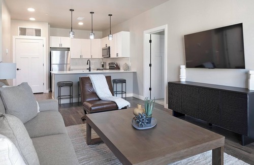 Goodyear Apartment | Landing | Chic 2BD, Clubhouse