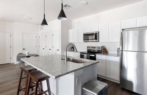 Venus Apartment | Landing | Chic 2BD, Clubhouse, Gym