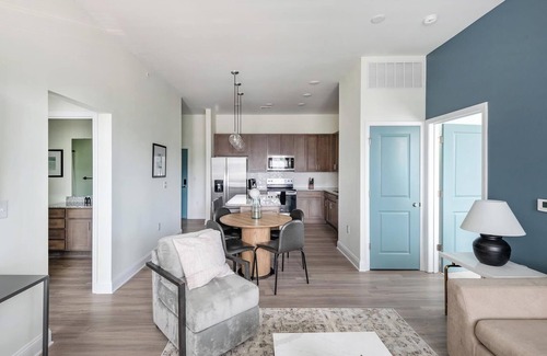 Wilmington Apartment | Landing | Chic 2BD, Pool, Gym