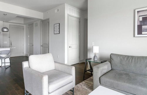 Houston Apartment | Landing | Chic 2BD, Pool, Tennis Court