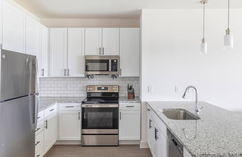 Athens Apartment | Landing | Chic 2BD, Pool, Yoga Studio