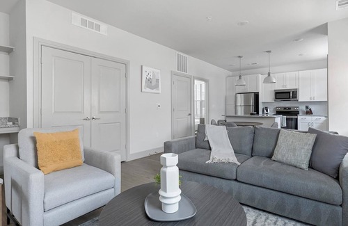 Tarrant County Apartment | Landing | Chic 2BD, Yoga Studio, Pool