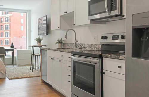 Greektown Historic District Apartment | Landing | Chic Studio, Clubhouse, Gym