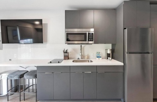 Hermitage Apartment | Landing | Chic Studio in Downtown Hermitage