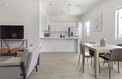 Oro Valley Apartment | Landing | Incredible 2BD, Pool