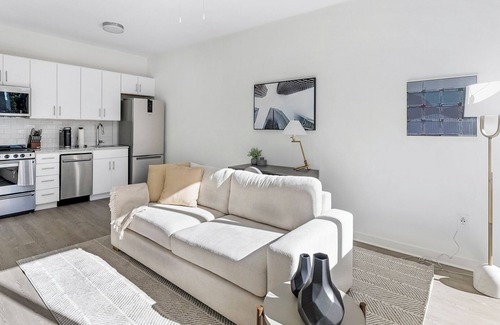 Five Points South Apartment | Landing | Incredible Studio, Yoga Studio, Gym