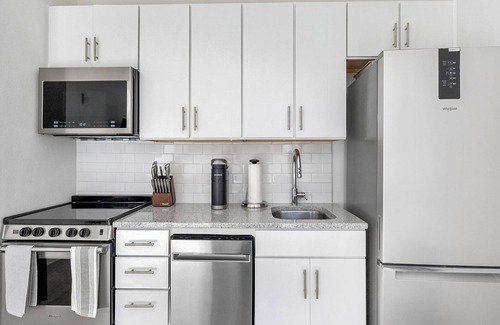 Five Points South Apartment | Landing | Incredible Studio, Yoga Studio, Gym