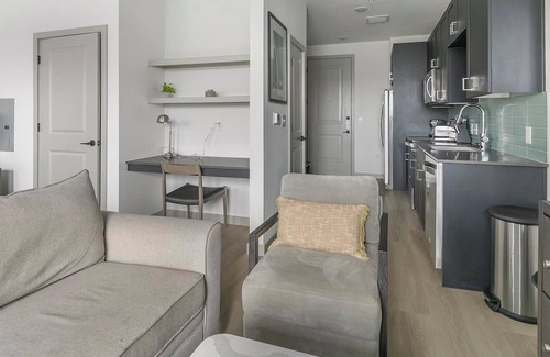 Northside Apartment | Landing | Incredible Studio, Pool, Gym