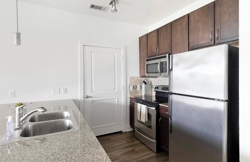 Park Central Apartment | Landing | Incredible Studio, Clubhouse, Gym