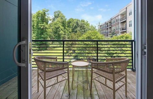 Chillum Apartment | Landing | Incredible 1BD, Pool, Gym