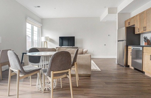 Kensington Apartment | Landing | Incredible 1BD, Clubhouse, Gym