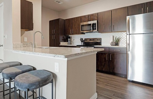 New Braunfels Apartment | Landing | Modern 1BD, Pool, Gym