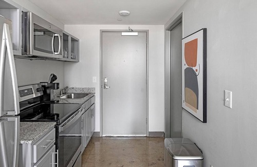 Central City Apartment | Landing | Modern 1BD, Gym