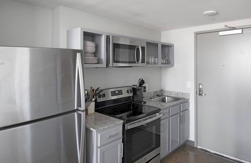 Central City Apartment | Landing | Modern 1BD, Gym