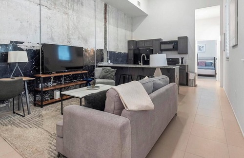 Downtown Memphis Apartment | Landing | Modern 1BD, Gym, Courtyard