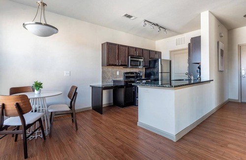 Fort Worth Apartment | Landing | Modern 1BD, Pool, Gym