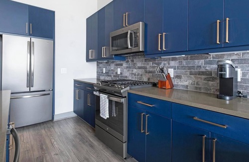 Washington Ave./ Memorial Park Apartment | Landing | Modern 1BD, Rooftop Lounge, Game Room