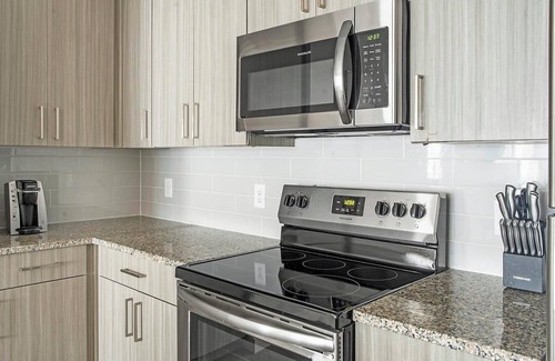 River Ranch Apartment | Landing | Modern 1BD, Gym, Clubhouse