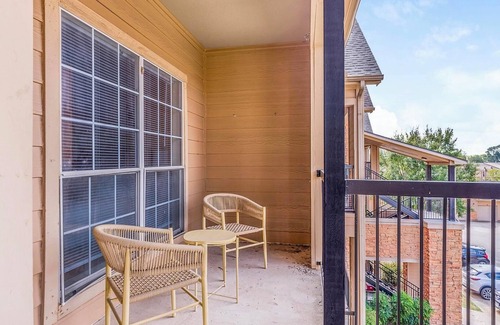 Southbelt/Ellington Apartment | Landing | Modern 2BD, Clubhouse, Game Room
