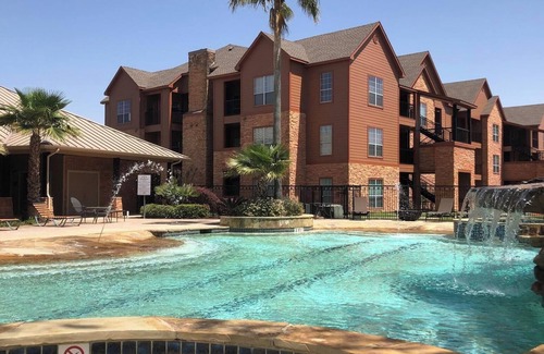 Southbelt/Ellington Apartment | Landing | Modern 2BD, Clubhouse, Game Room