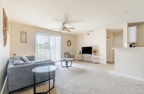 Trailer Estates Apartment | Landing | Modern 2BD, Gym, Tennis Court