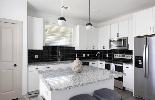 Fort Worth Apartment | Landing | Modern 2BD, Yoga Studio, Clubhouse