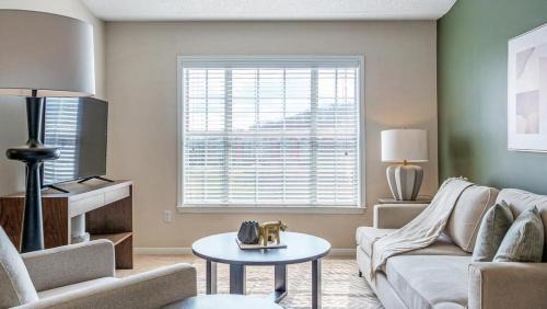 Brentwood Apartment | Landing Modern Apartment with Amazing Amenities (ID8494X66)