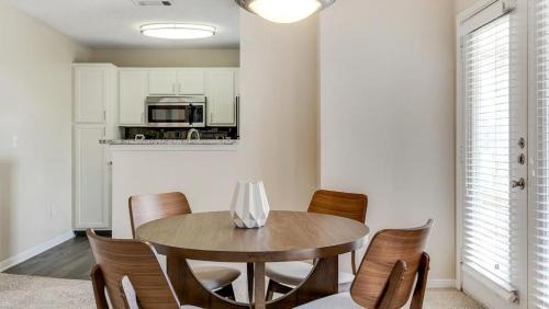 Brentwood Apartment | Landing Modern Apartment with Amazing Amenities (ID8494X66)