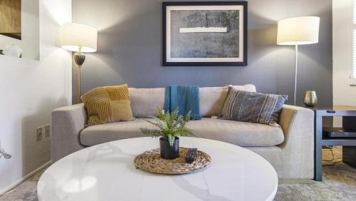 Amphi Apartment | Landing Modern Apartment with Amazing Amenities (ID8432)