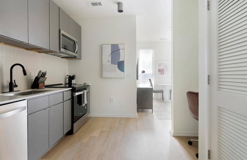 Durham Apartment | Landing | Modern Studio, Gym, Rooftop Lounge