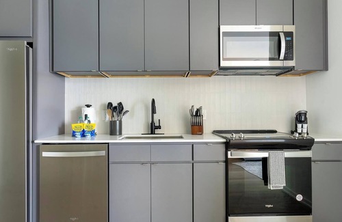 Durham Apartment | Landing | Modern Studio, Gym, Rooftop Lounge