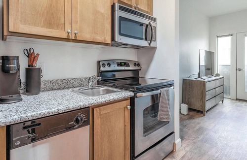Pearl District Apartment | Landing | Modern Studio, Courtyard, Gym