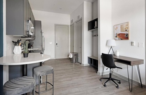 MLK Apartment | Landing | Modern Studio, Yoga Studio, Gym