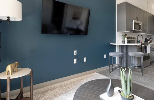 MLK Apartment | Landing | Modern Studio, Yoga Studio, Gym