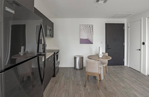 Riverwalk Fort Lauderdale Apartment | Landing | Spectacular 1BD, Gym, Game Room