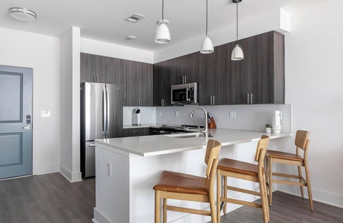 Crestline Heights Apartment | Landing | Spectacular 1BD, Gym, Clubhouse