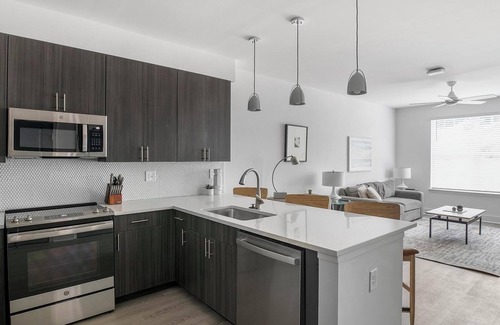 Crestline Heights Apartment | Landing | Spectacular 1BD, Gym, Clubhouse