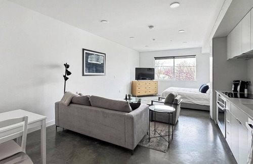 Liberty Wells Apartment | Landing | Spectacular Studio, Game Room, Gym